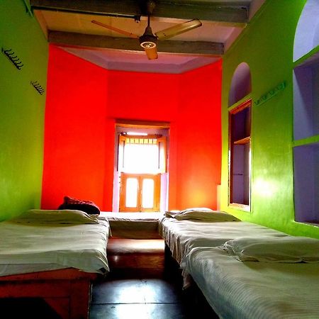 Yogi Lodge Varanasi Ngoại thất bức ảnh
