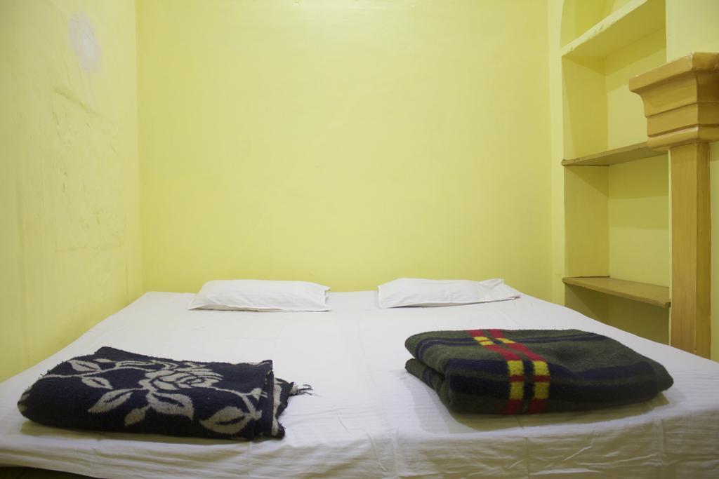 Yogi Lodge Varanasi Ngoại thất bức ảnh