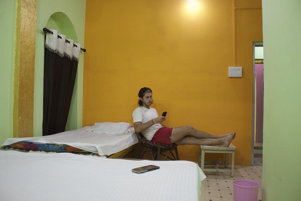Yogi Lodge Varanasi Ngoại thất bức ảnh