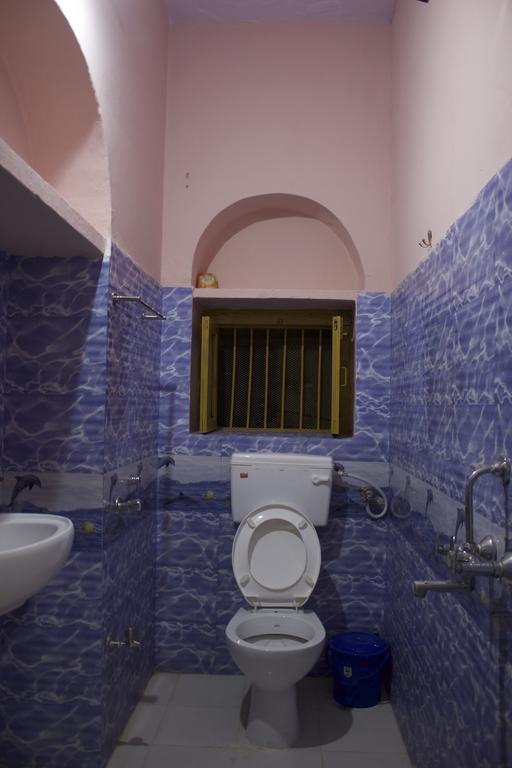 Yogi Lodge Varanasi Ngoại thất bức ảnh
