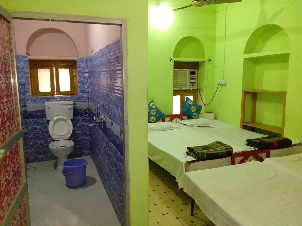 Yogi Lodge Varanasi Ngoại thất bức ảnh