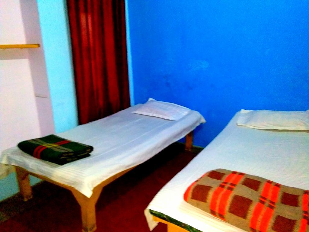 Yogi Lodge Varanasi Ngoại thất bức ảnh