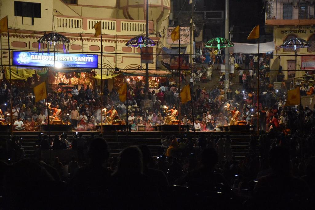 Yogi Lodge Varanasi Ngoại thất bức ảnh