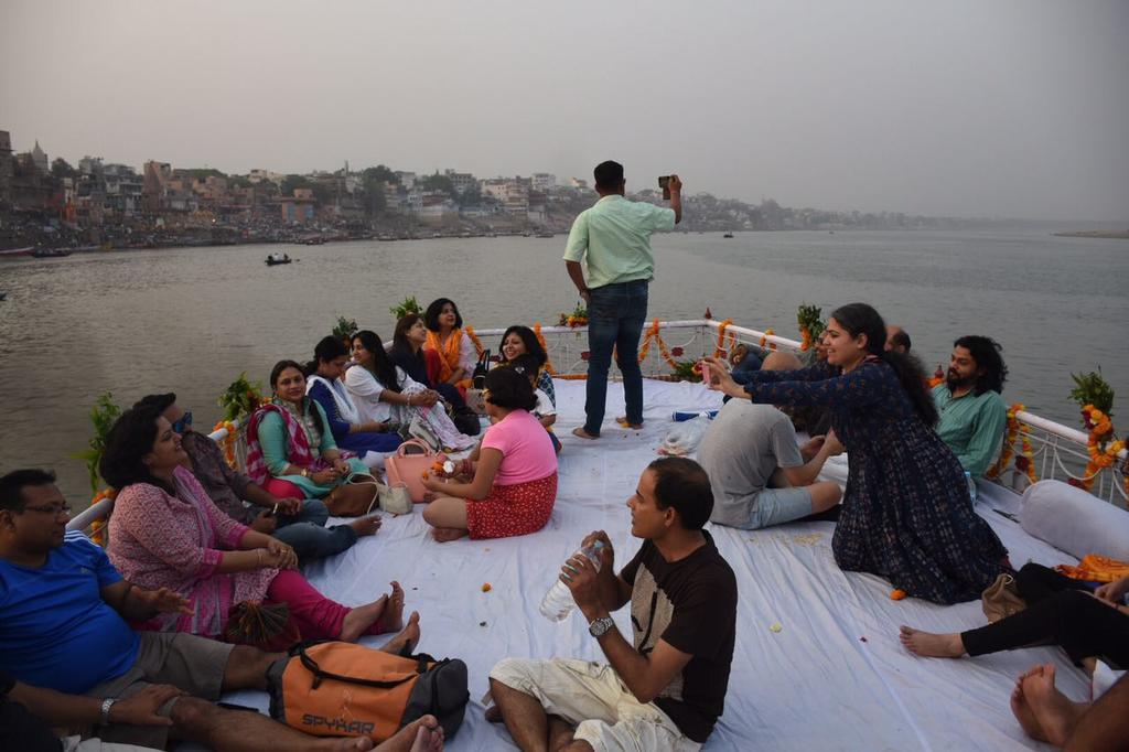 Yogi Lodge Varanasi Ngoại thất bức ảnh