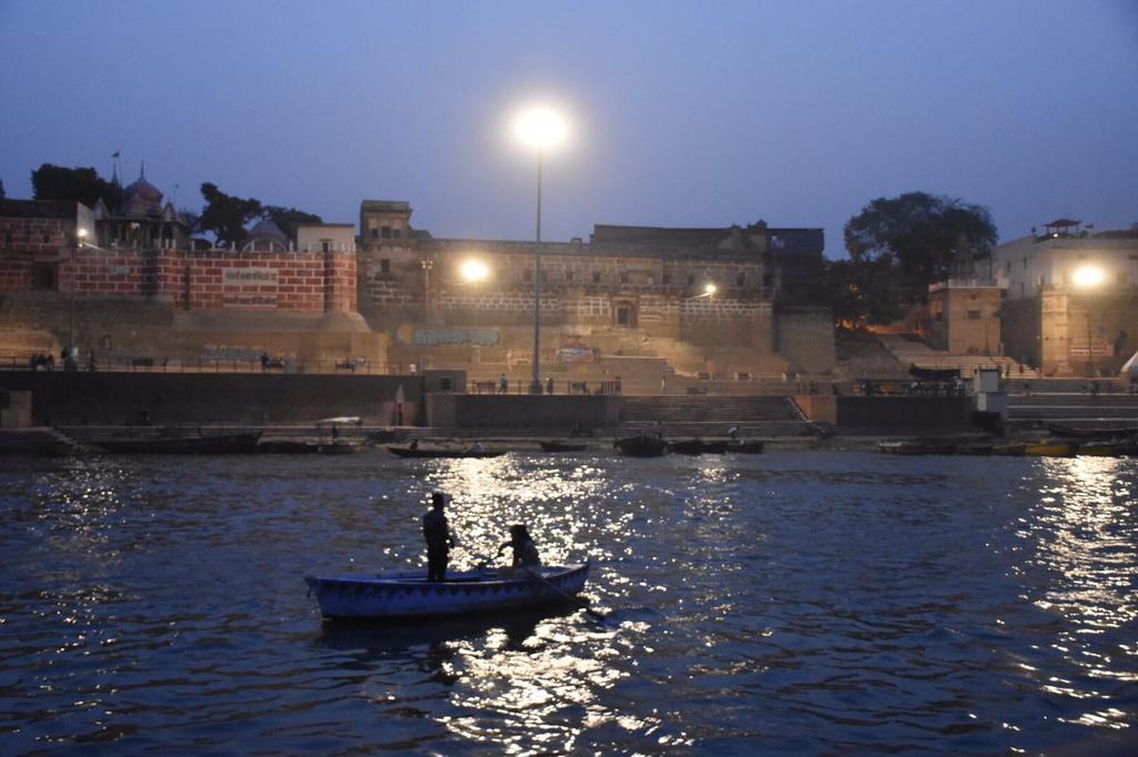 Yogi Lodge Varanasi Ngoại thất bức ảnh